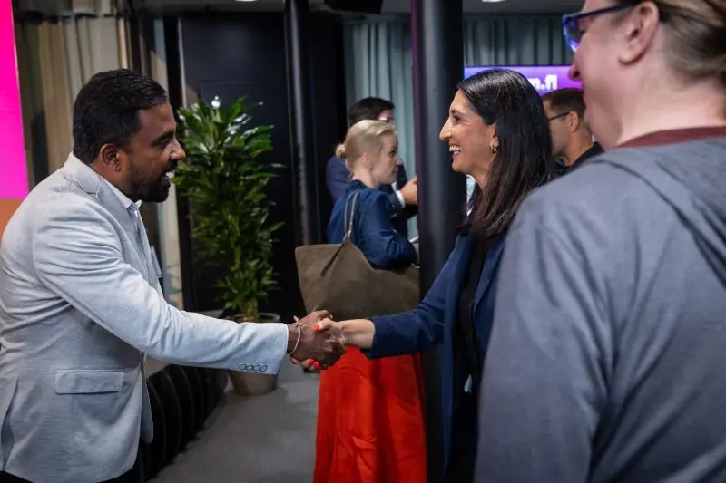 Sanjeewa greeting a participant at Amcham Finland’s FDI Forum.